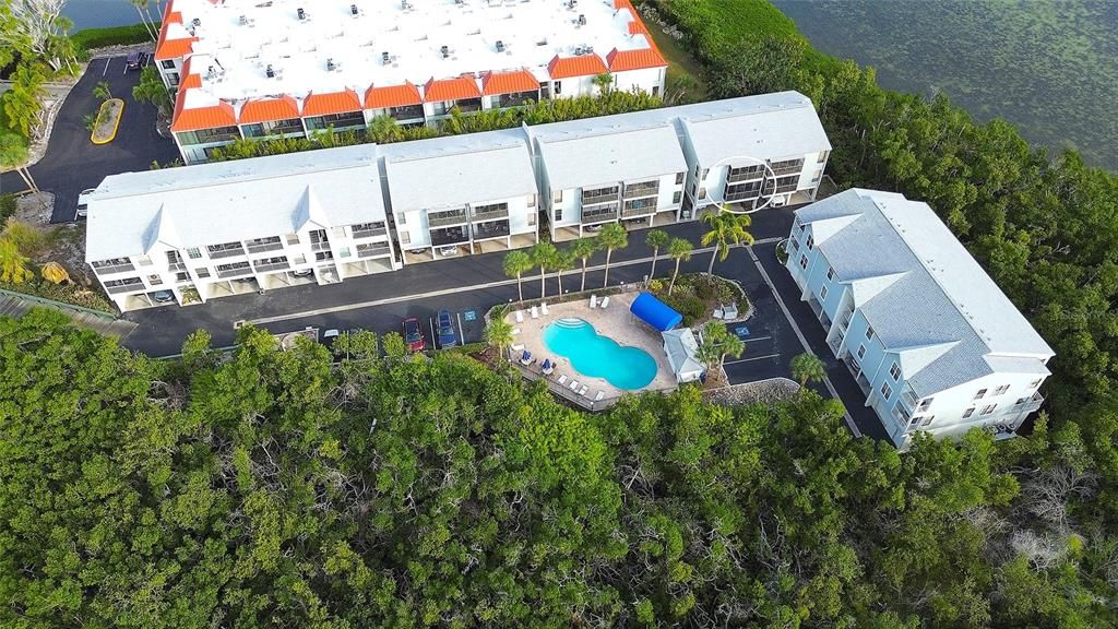 For Sale: $475,000 (2 beds, 2 baths, 1035 Square Feet)