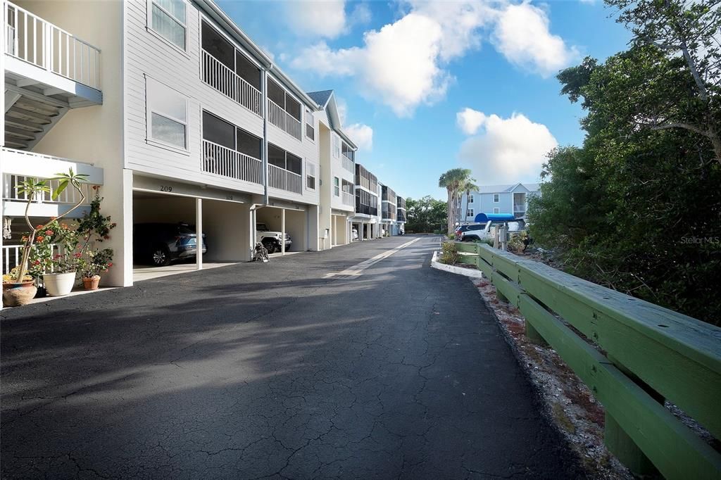 For Sale: $475,000 (2 beds, 2 baths, 1035 Square Feet)