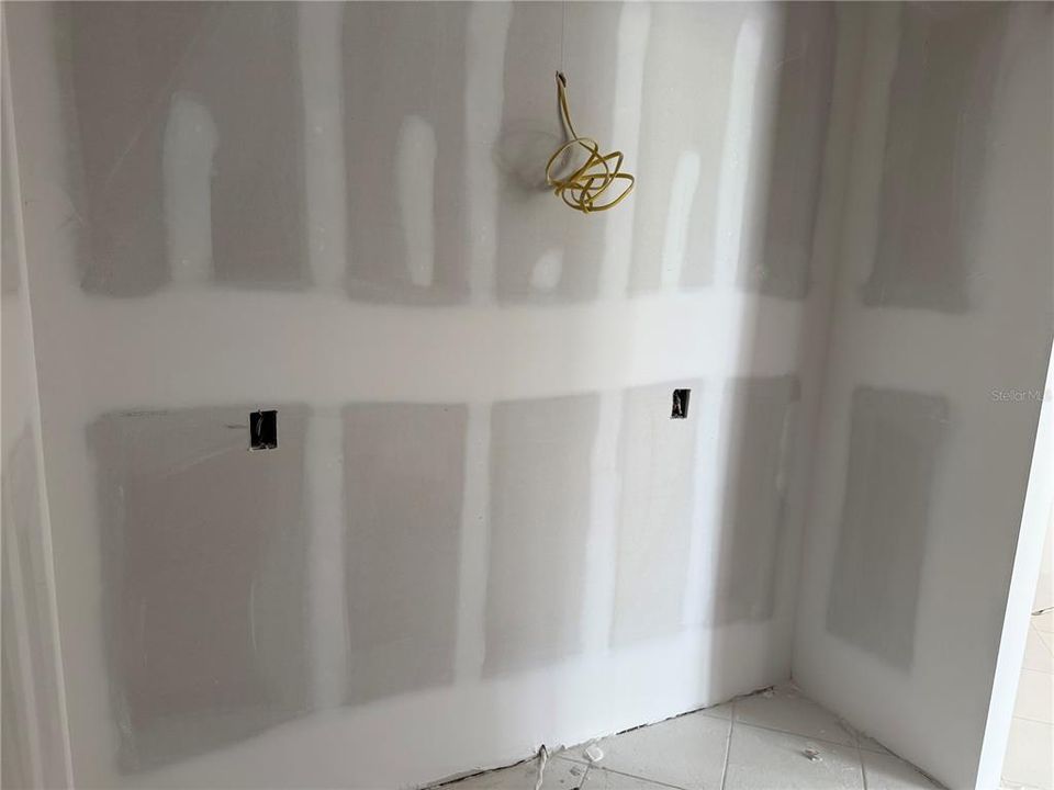 For Sale: $350,000 (1 beds, 1 baths, 430 Square Feet)