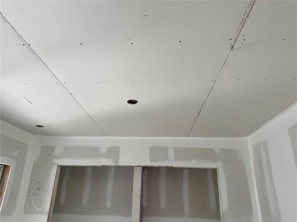 For Sale: $350,000 (1 beds, 1 baths, 430 Square Feet)