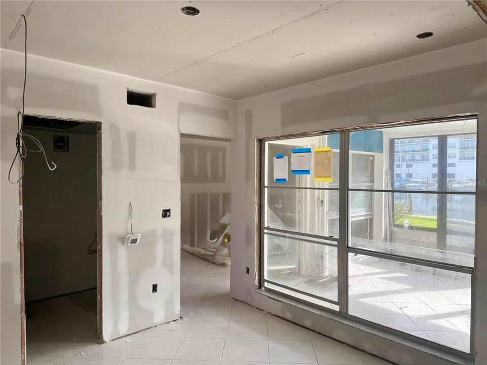 For Sale: $350,000 (1 beds, 1 baths, 430 Square Feet)