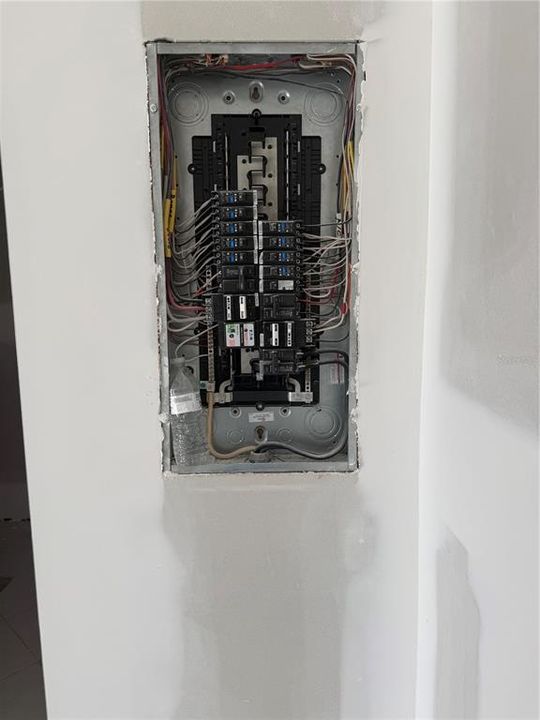 For Sale: $350,000 (1 beds, 1 baths, 430 Square Feet)