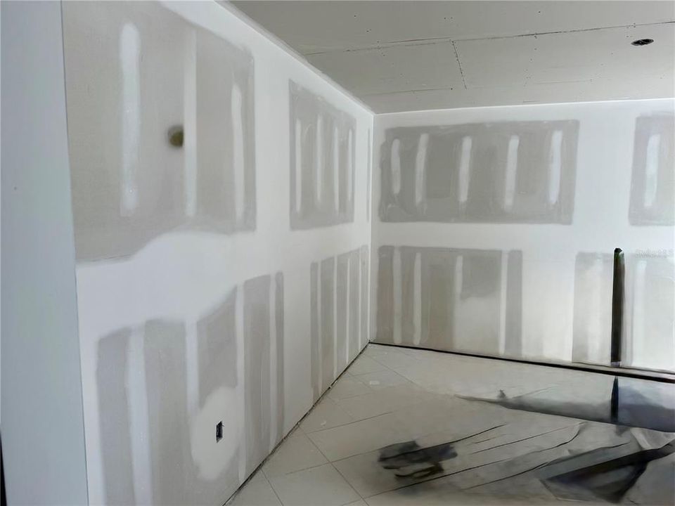 For Sale: $350,000 (1 beds, 1 baths, 430 Square Feet)