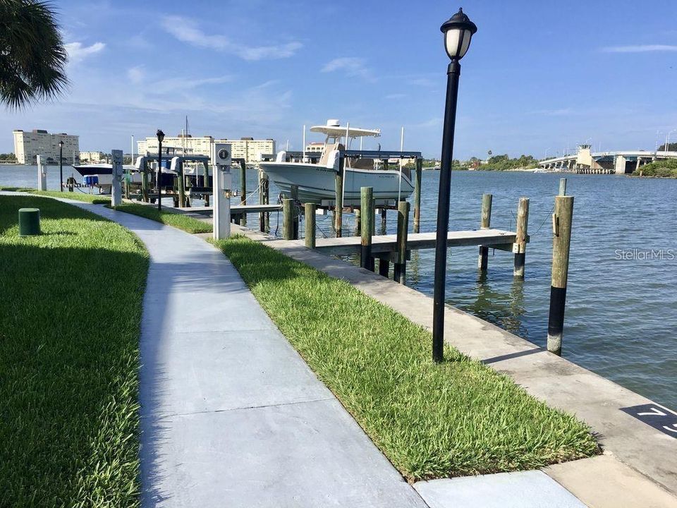 For Sale: $350,000 (1 beds, 1 baths, 430 Square Feet)