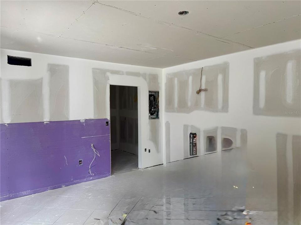 For Sale: $350,000 (1 beds, 1 baths, 430 Square Feet)