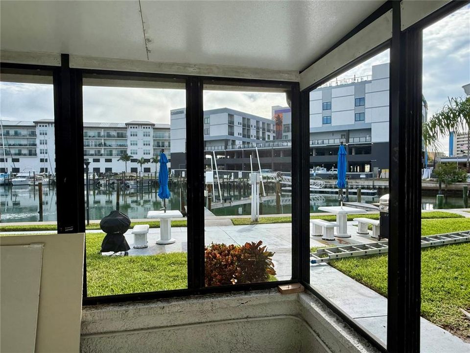 For Sale: $350,000 (1 beds, 1 baths, 430 Square Feet)