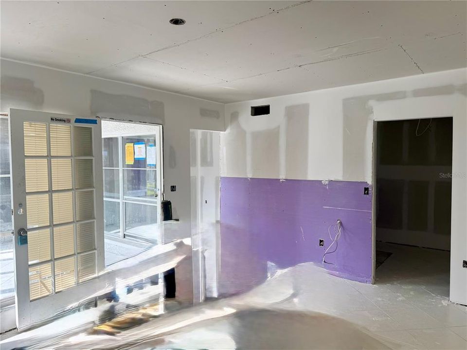 For Sale: $350,000 (1 beds, 1 baths, 430 Square Feet)