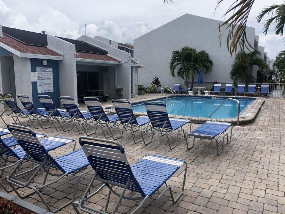 For Sale: $350,000 (1 beds, 1 baths, 430 Square Feet)