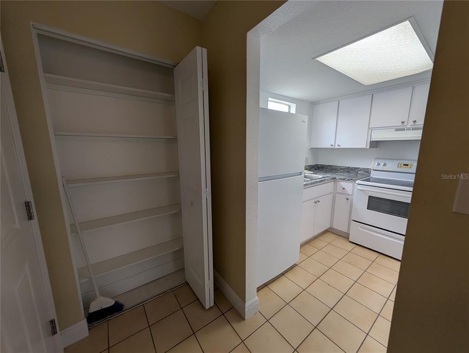 На продажу: $106,000 (2 спален, 1 ванн, 990 Квадратных фут)