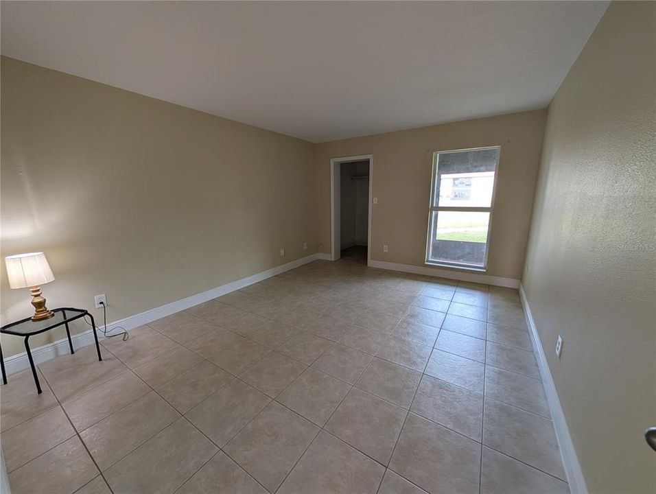 На продажу: $106,000 (2 спален, 1 ванн, 990 Квадратных фут)