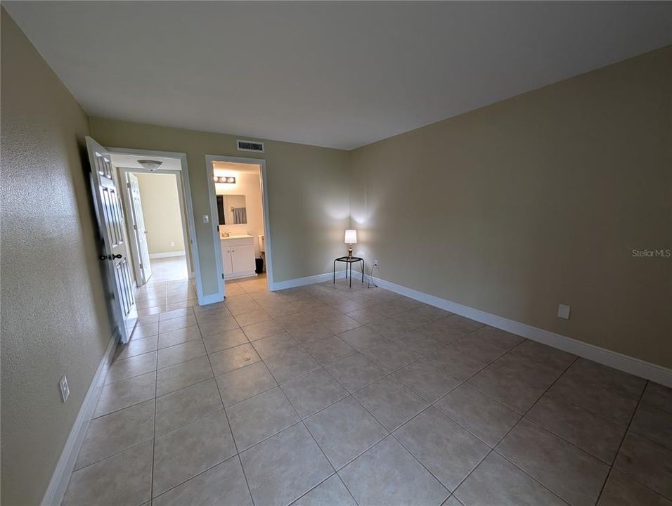 На продажу: $106,000 (2 спален, 1 ванн, 990 Квадратных фут)