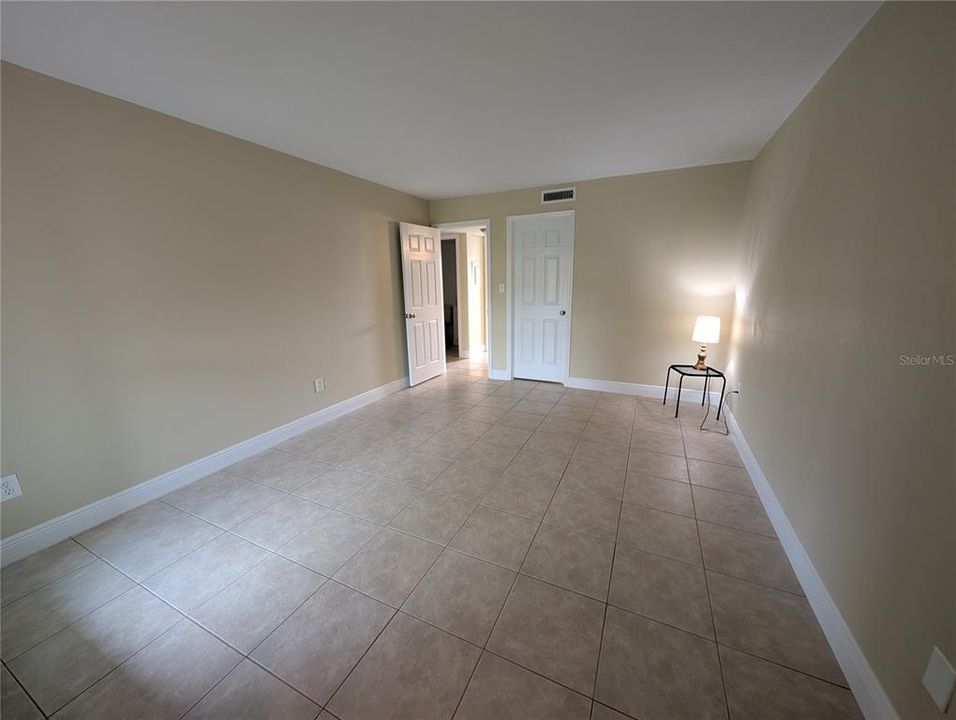 На продажу: $106,000 (2 спален, 1 ванн, 990 Квадратных фут)