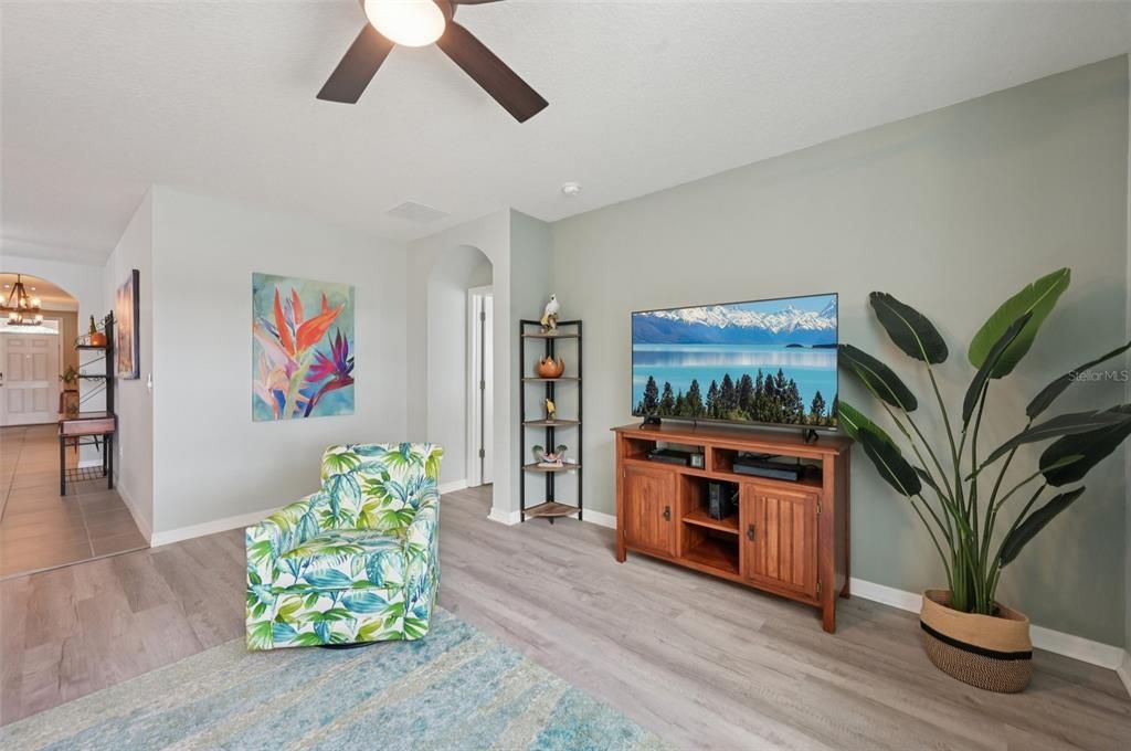 For Sale: $379,900 (4 beds, 2 baths, 1828 Square Feet)