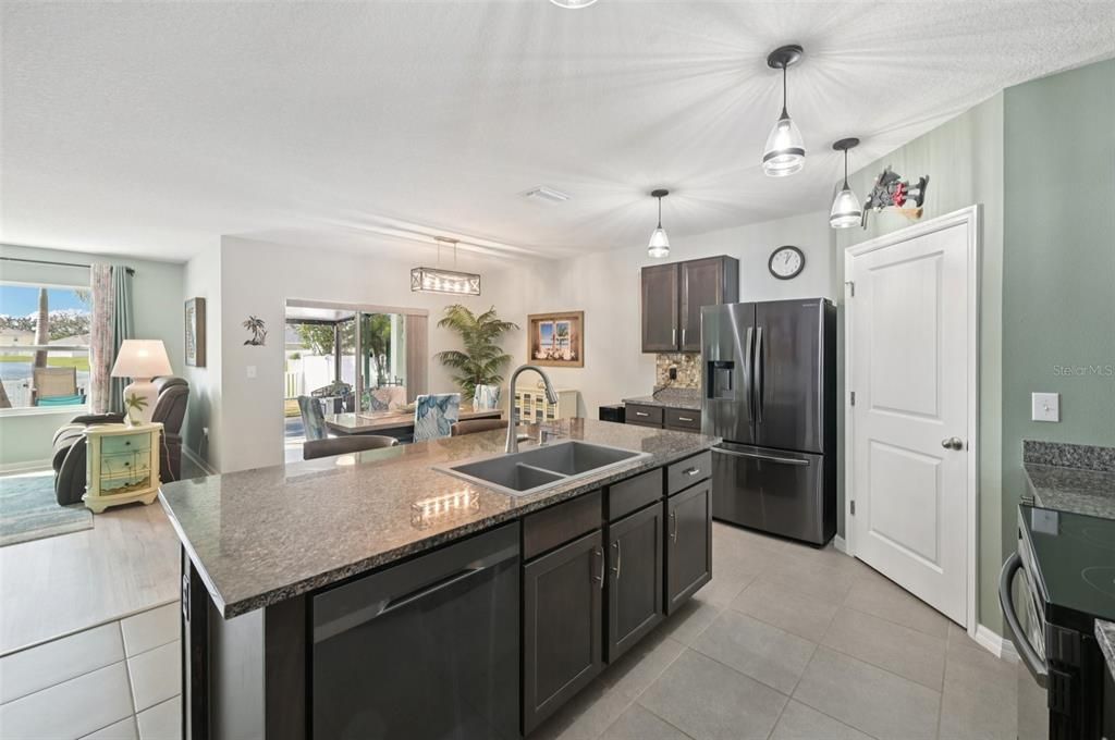 For Sale: $379,900 (4 beds, 2 baths, 1828 Square Feet)