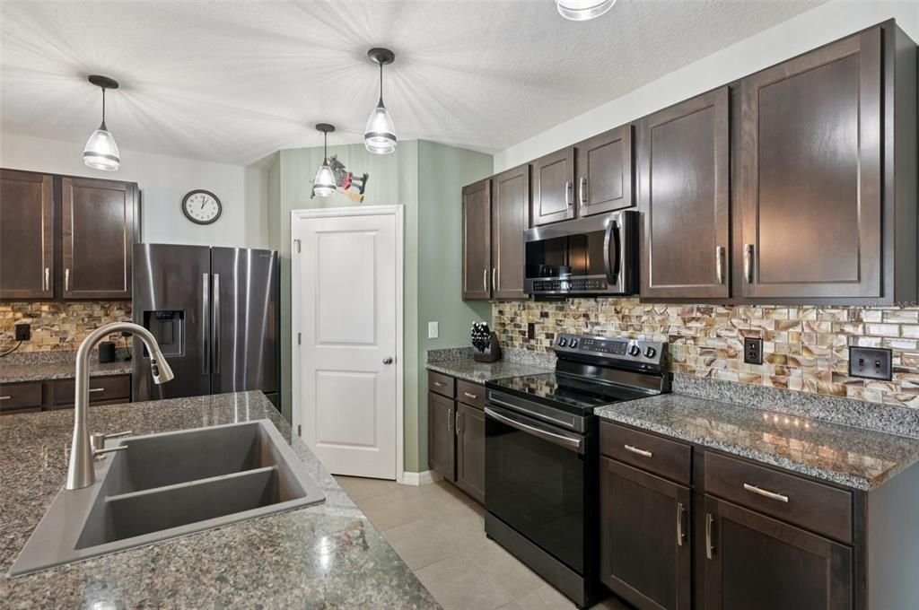 For Sale: $379,900 (4 beds, 2 baths, 1828 Square Feet)