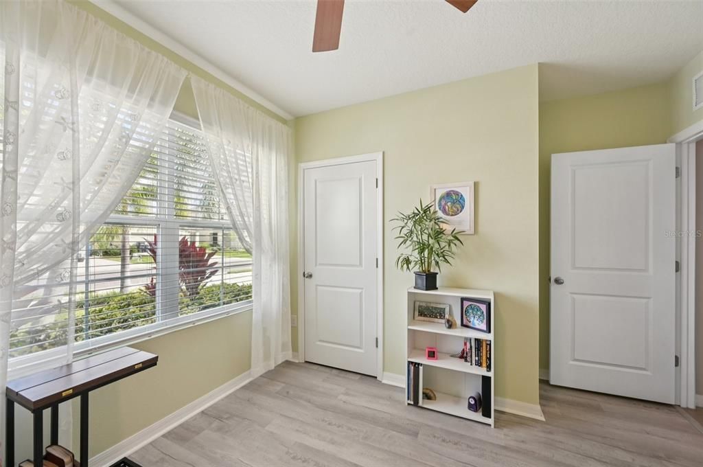 For Sale: $379,900 (4 beds, 2 baths, 1828 Square Feet)