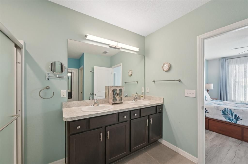 For Sale: $379,900 (4 beds, 2 baths, 1828 Square Feet)