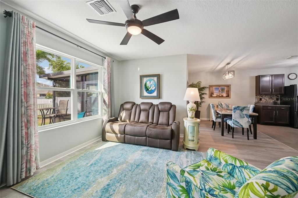 For Sale: $379,900 (4 beds, 2 baths, 1828 Square Feet)