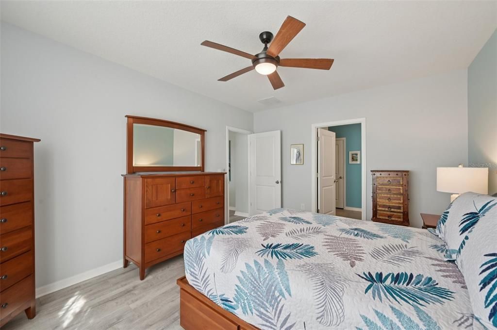 For Sale: $379,900 (4 beds, 2 baths, 1828 Square Feet)