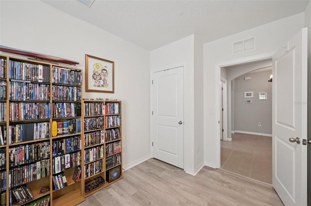 For Sale: $379,900 (4 beds, 2 baths, 1828 Square Feet)