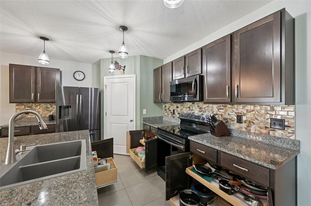 For Sale: $379,900 (4 beds, 2 baths, 1828 Square Feet)