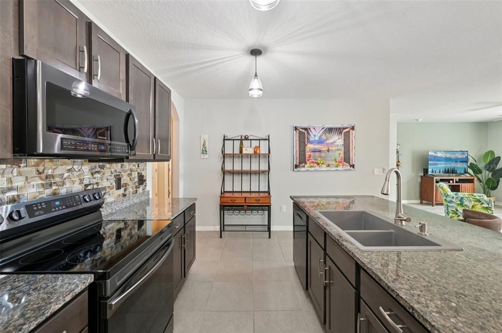 For Sale: $379,900 (4 beds, 2 baths, 1828 Square Feet)