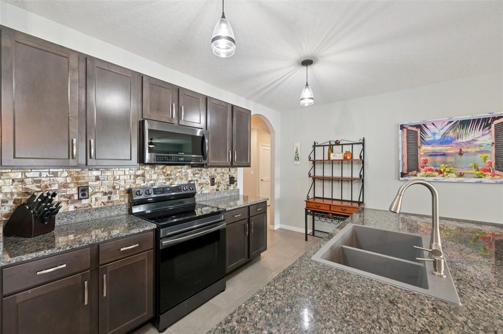 For Sale: $379,900 (4 beds, 2 baths, 1828 Square Feet)