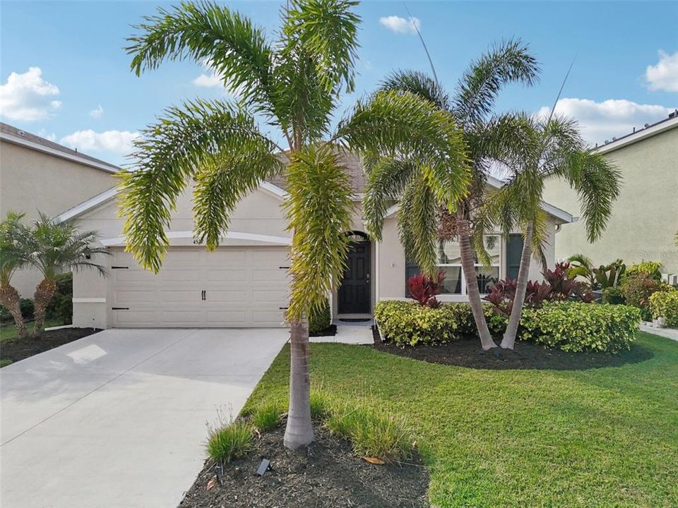 For Sale: $379,900 (4 beds, 2 baths, 1828 Square Feet)