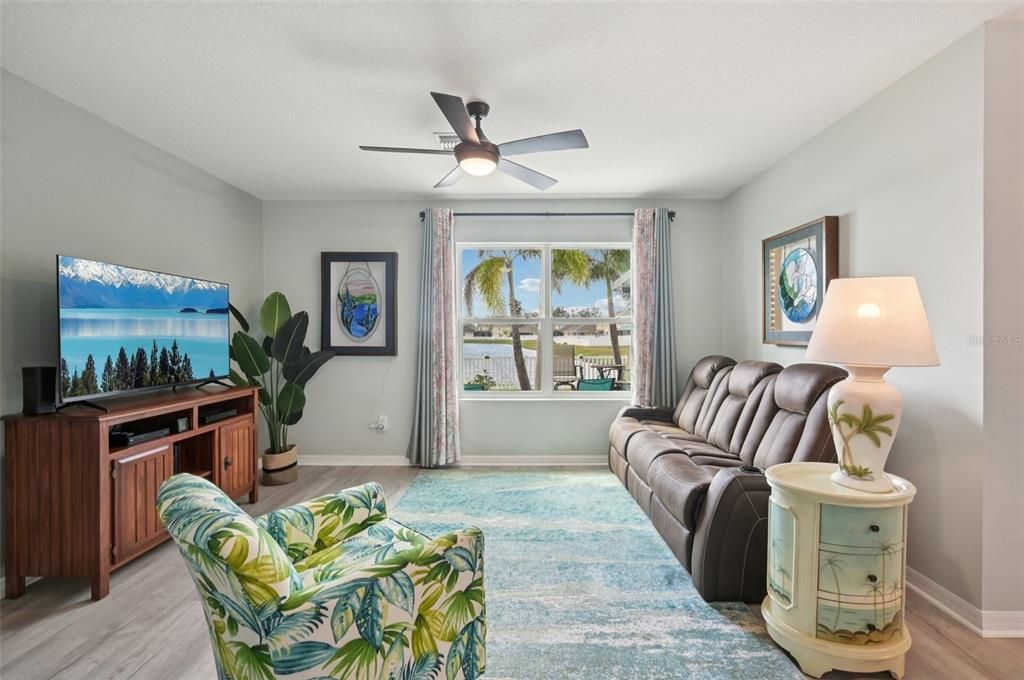 For Sale: $379,900 (4 beds, 2 baths, 1828 Square Feet)