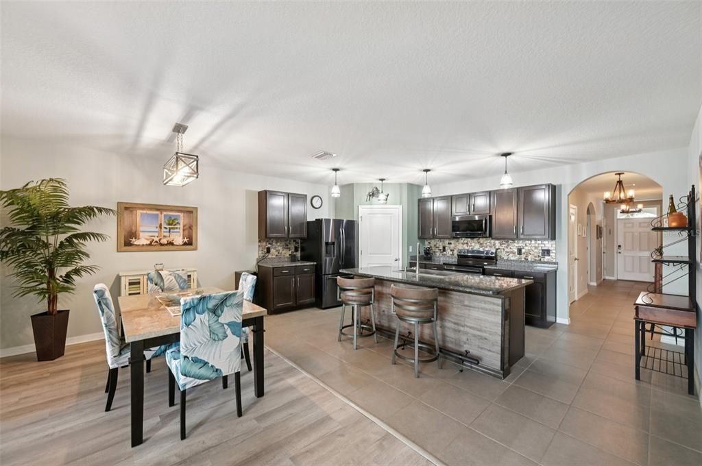 For Sale: $379,900 (4 beds, 2 baths, 1828 Square Feet)