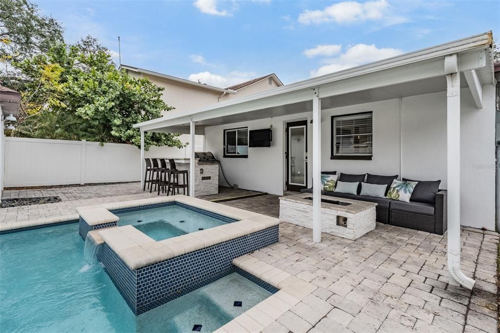 For Sale: $1,050,000 (3 beds, 2 baths, 1703 Square Feet)