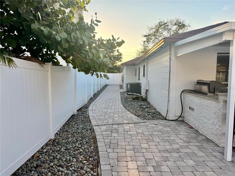 For Sale: $1,050,000 (3 beds, 2 baths, 1703 Square Feet)