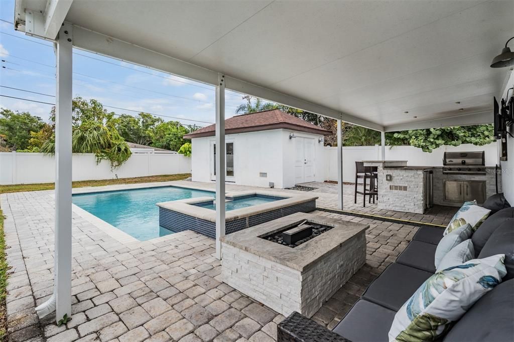 For Sale: $1,050,000 (3 beds, 2 baths, 1703 Square Feet)