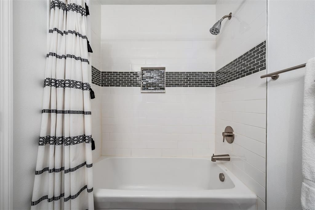 For Sale: $1,050,000 (3 beds, 2 baths, 1703 Square Feet)