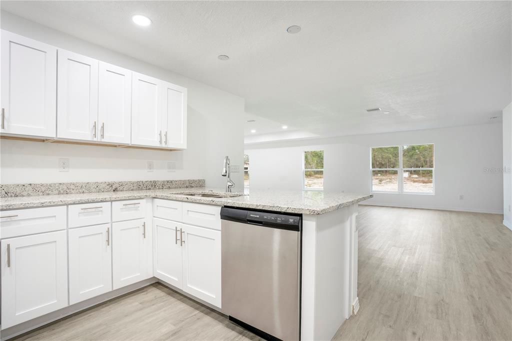 待售: $495,000 (3 贝兹, 2 浴室, 1826 平方英尺)