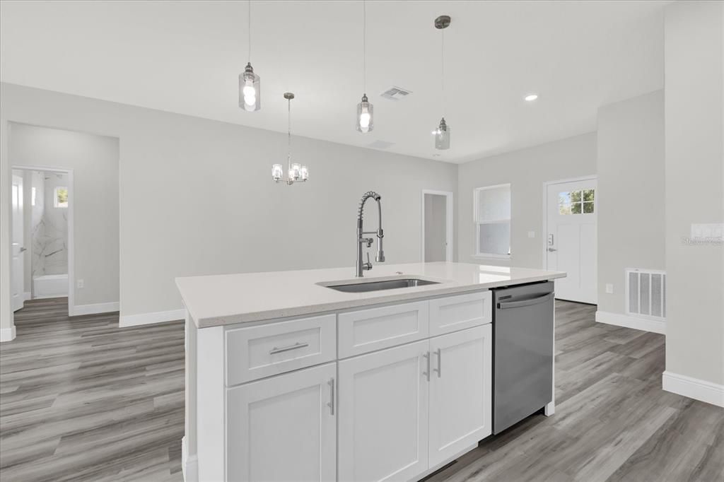 В аренду: $2,100 (4 спален, 3 ванн, 1865 Квадратных фут)