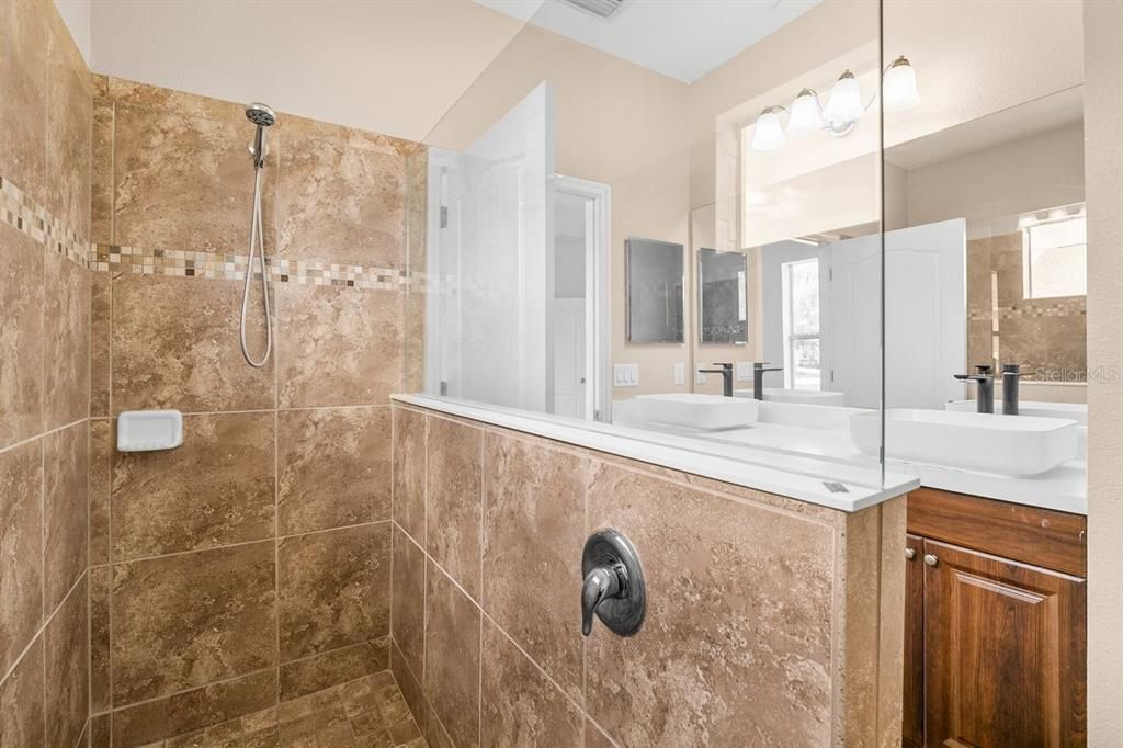 For Rent: $2,500 (3 beds, 2 baths, 1760 Square Feet)