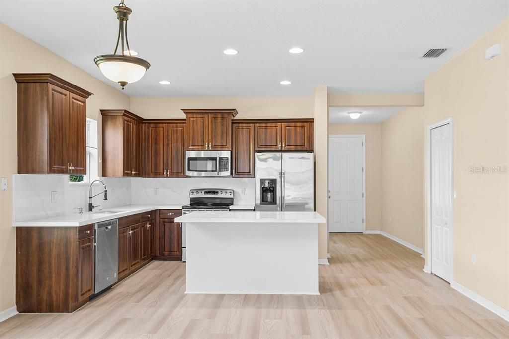 For Rent: $2,500 (3 beds, 2 baths, 1760 Square Feet)