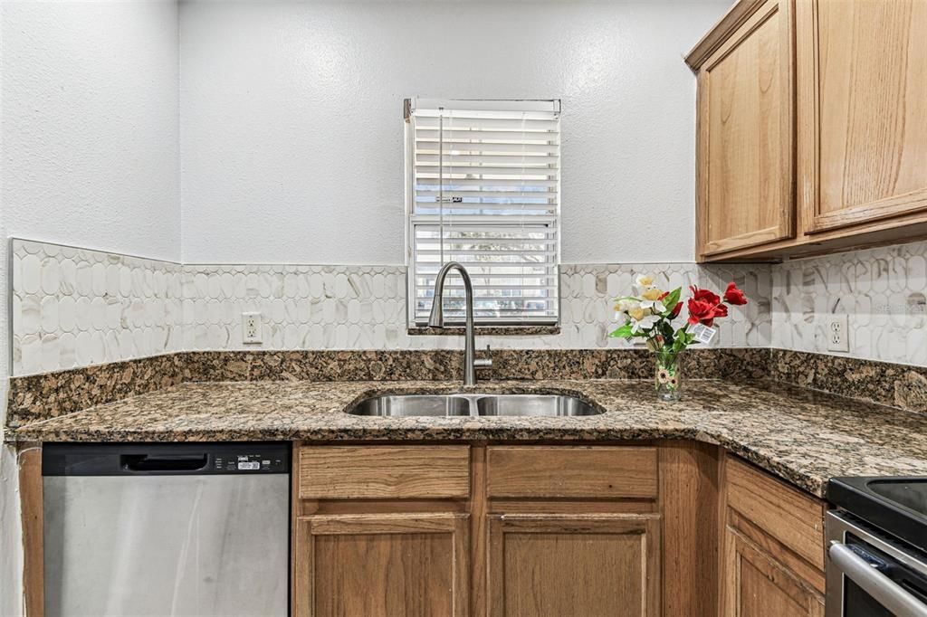 На продажу: $219,900 (2 спален, 2 ванн, 1560 Квадратных фут)