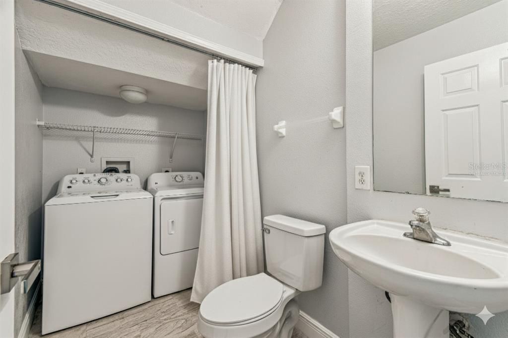 На продажу: $219,900 (2 спален, 2 ванн, 1560 Квадратных фут)