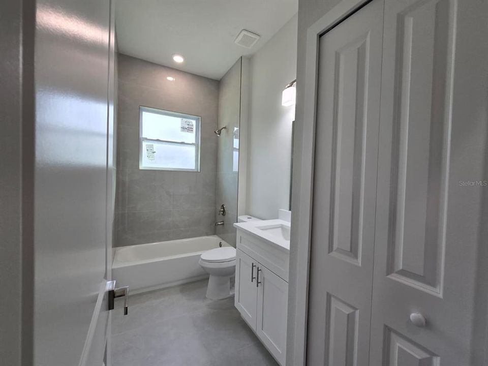 На продажу: $379,900 (4 спален, 2 ванн, 1695 Квадратных фут)