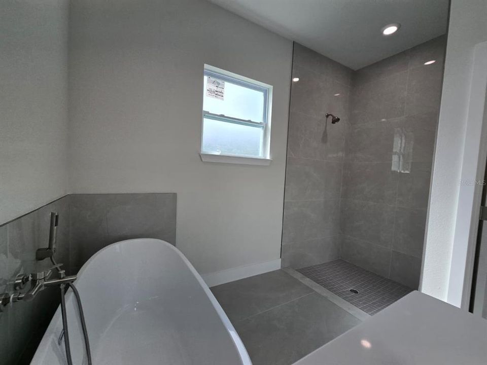 На продажу: $379,900 (4 спален, 2 ванн, 1695 Квадратных фут)