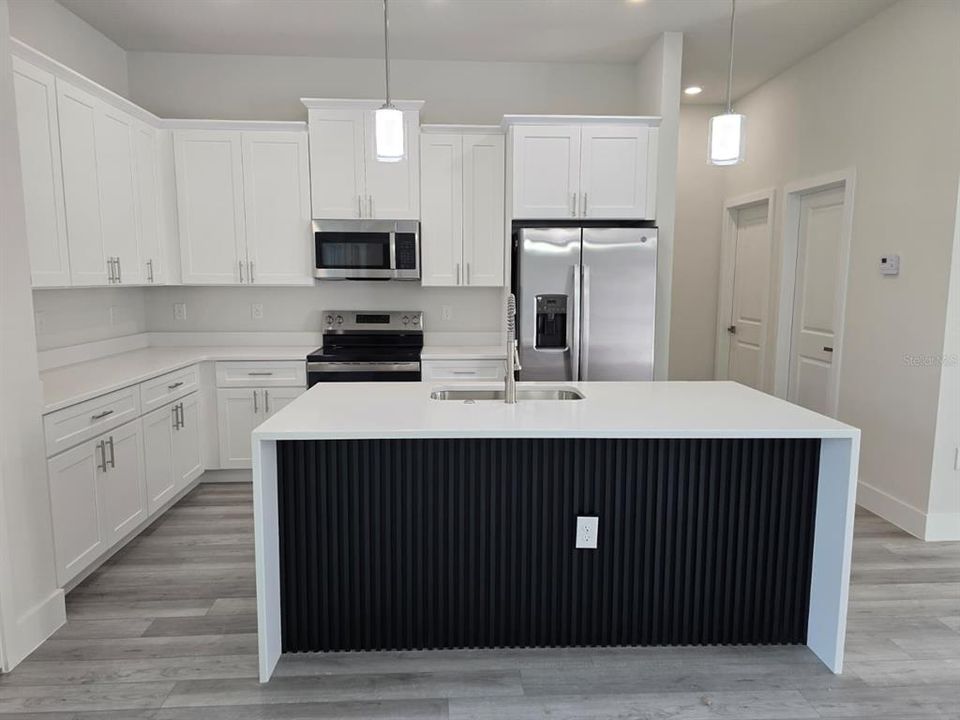 На продажу: $379,900 (4 спален, 2 ванн, 1695 Квадратных фут)