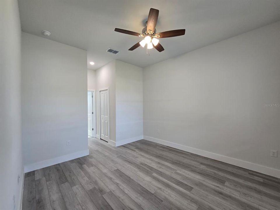 На продажу: $379,900 (4 спален, 2 ванн, 1695 Квадратных фут)