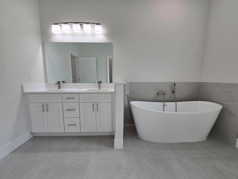 На продажу: $379,900 (4 спален, 2 ванн, 1695 Квадратных фут)