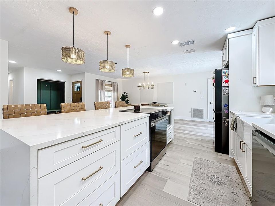 For Rent: $3,800 (3 beds, 2 baths, 1438 Square Feet)