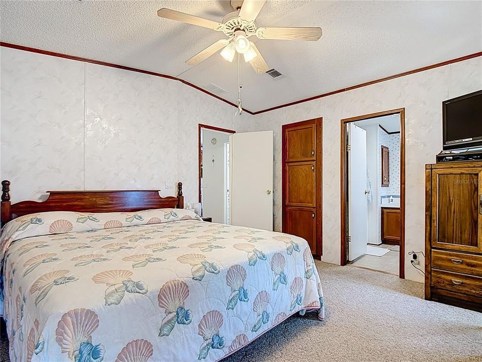 For Sale: $178,000 (2 beds, 2 baths, 1316 Square Feet)