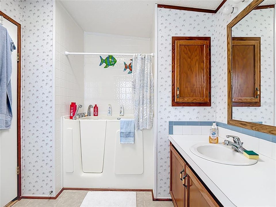 For Sale: $178,000 (2 beds, 2 baths, 1316 Square Feet)