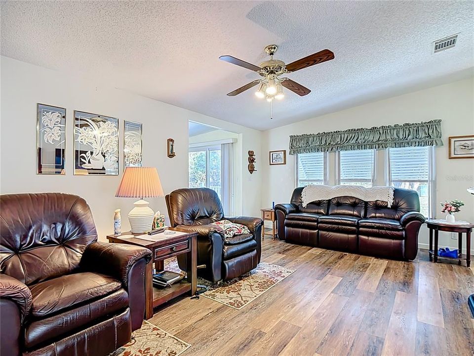 For Sale: $178,000 (2 beds, 2 baths, 1316 Square Feet)