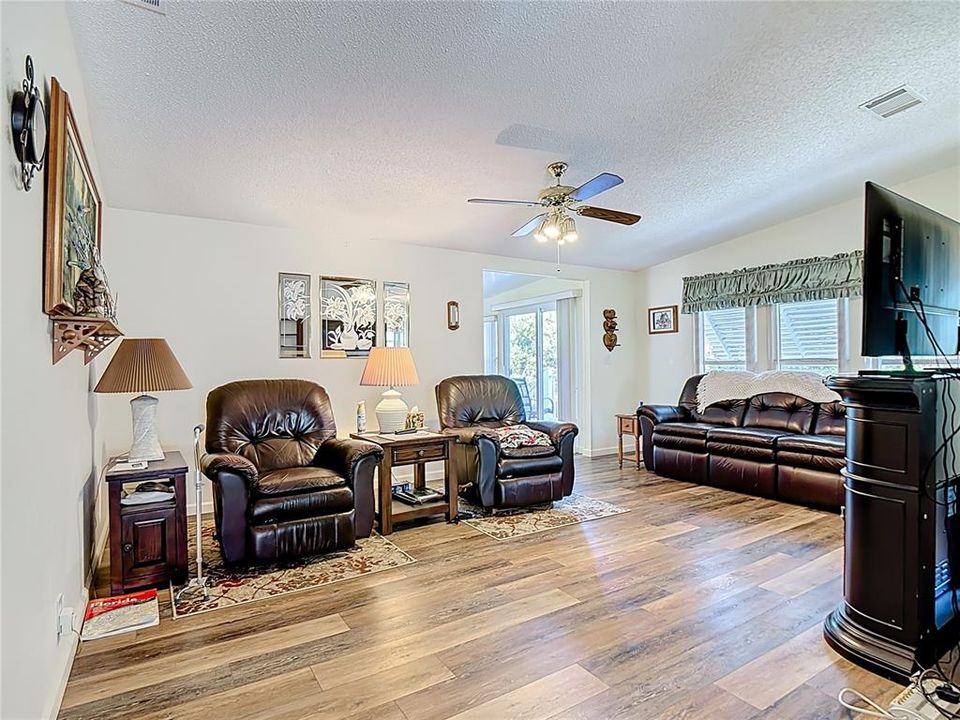 For Sale: $178,000 (2 beds, 2 baths, 1316 Square Feet)